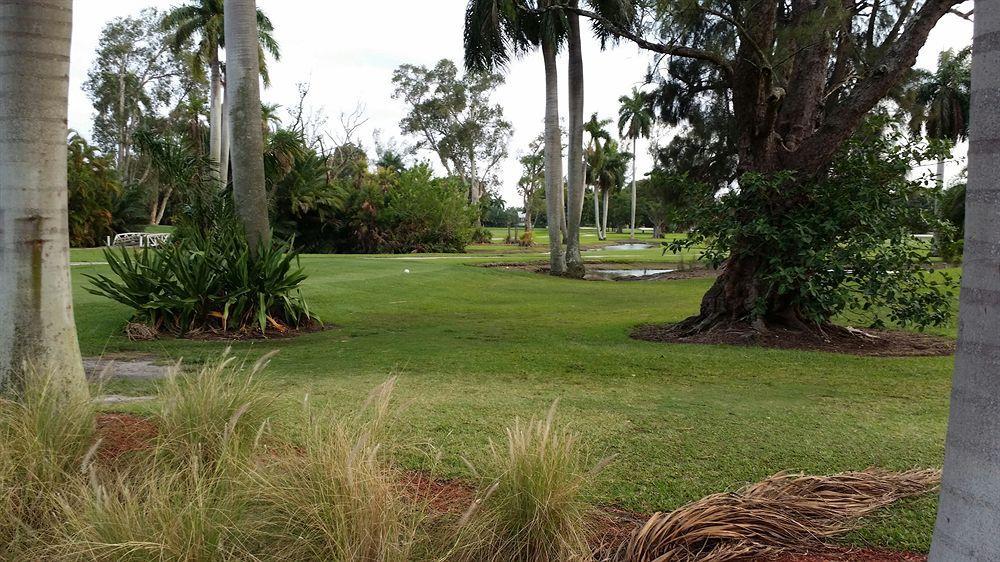 Hollywood Beach Golf Resort Bagian luar foto