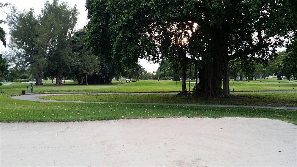Hollywood Beach Golf Resort Bagian luar foto